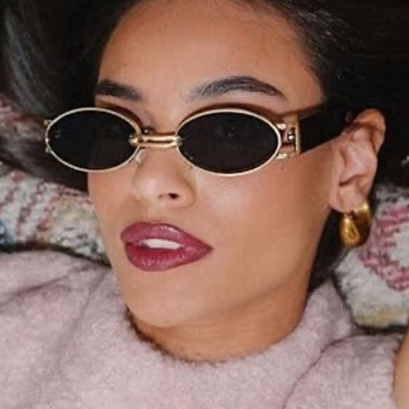 Vintage style black frame sunglasses E15 - Picture 2 of 4